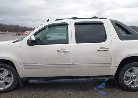 2010 Chevrolet Avalanche 1500 Ltz z USA, uszkodzony, nr VIN 3GNVKGE00AG250943